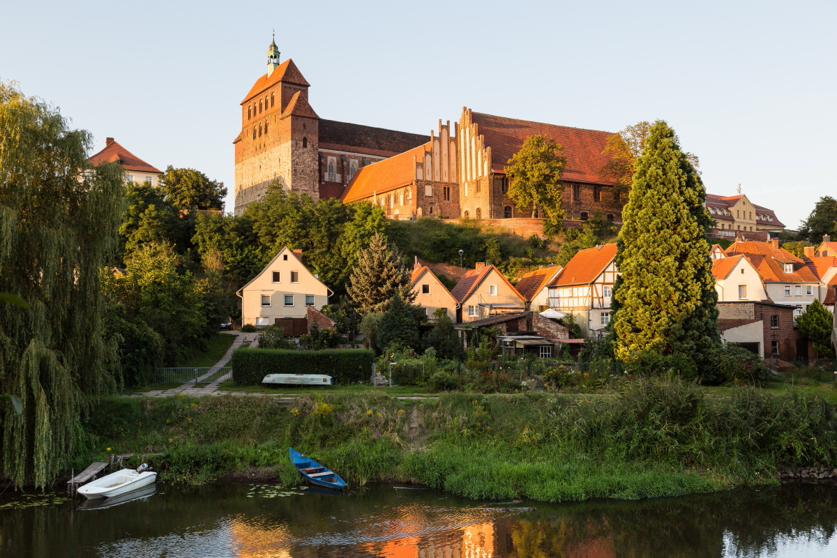 Der Dom der Hansestadt Havelberg im Abendlicht