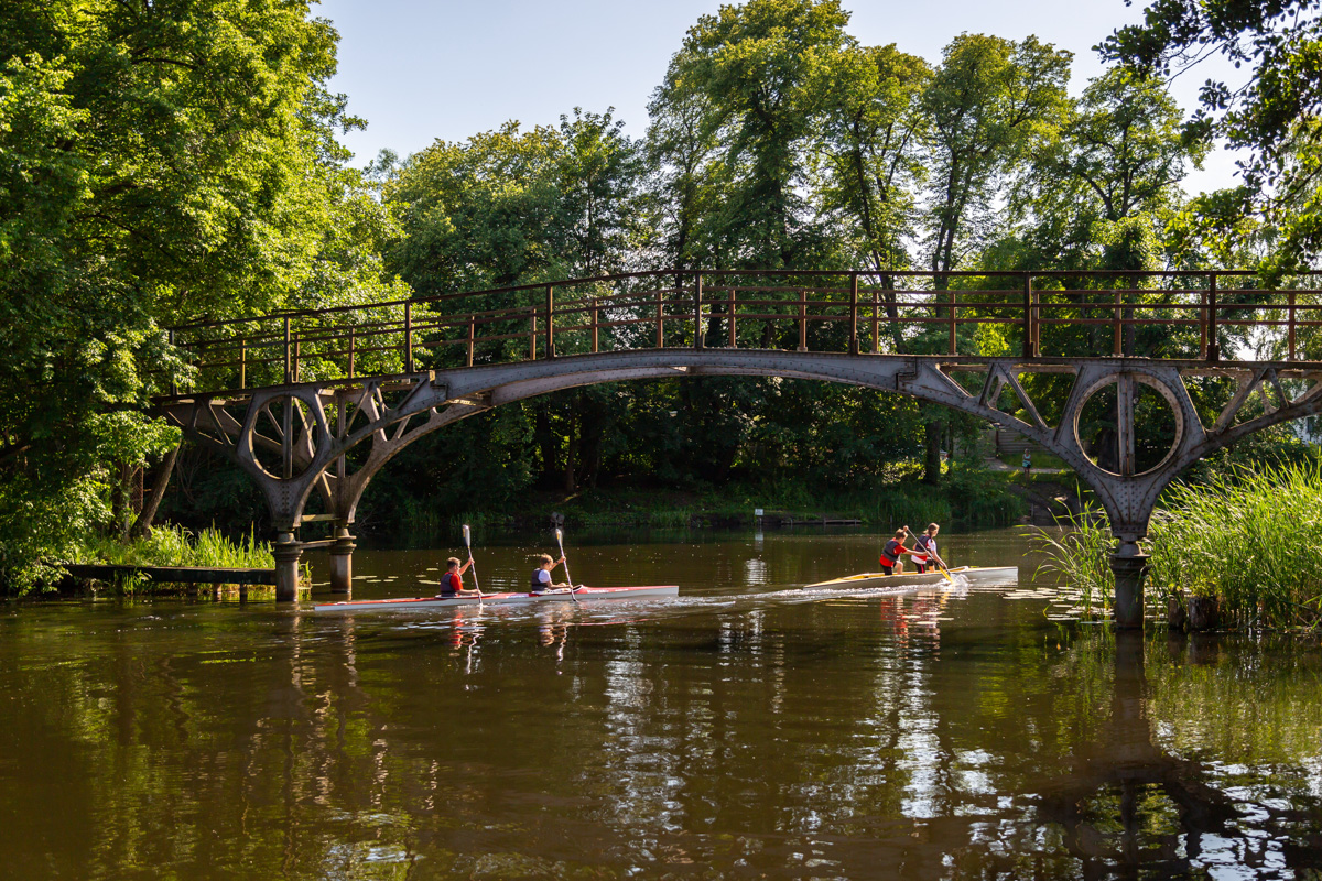 Auf der Teufelsbrücke am Wasserwanderrastplatz Messingwerkhafen soll sich Theodor Fontane 1845 verlobt haben