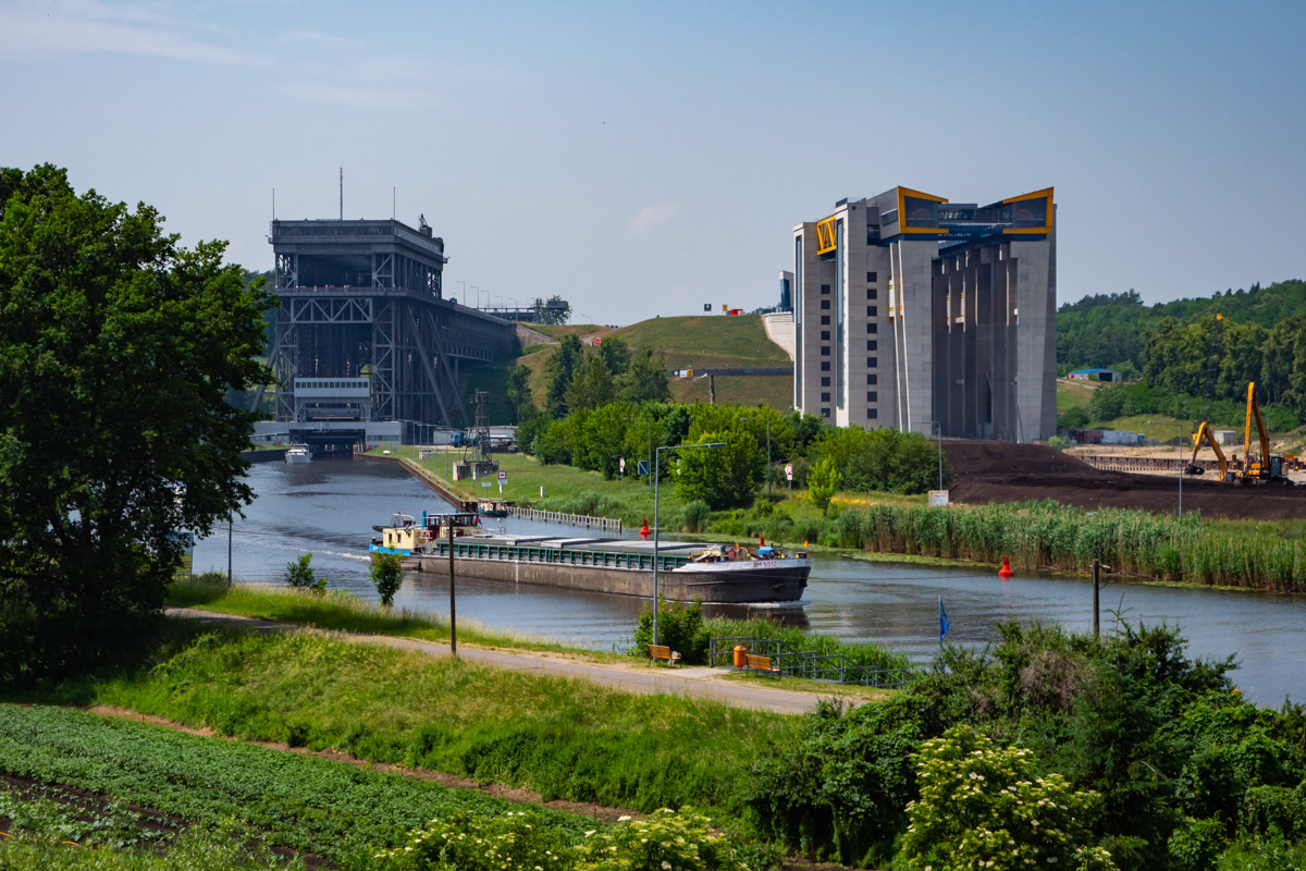 Das alte und neue Schiffshebewerk in Niederfinow
